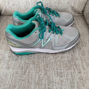 New Balance 1540 V2 Green Silver Athletic Shoes Sz 9.5 4E